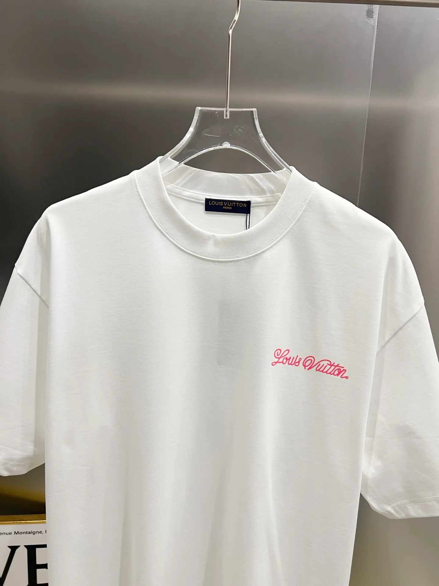 🅿️190 1v Louis* 2025 autumn and winter new style, classic letter three-dimensional foam printing technology design, high-end version! Highly breathable and comfortable, customized double yarn plain cotton fabric. Short-sleeved T-shirt. Same style for men and women. Sizes S M L XL XXL Five sizes black white